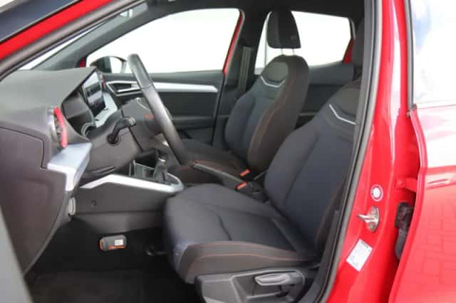 SEAT Arona (2024) thumbnail 4