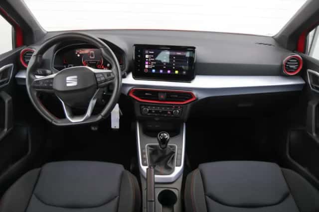 SEAT Arona (2024) thumbnail 5