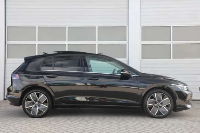 Volkswagen Golf (2026) thumbnail 3