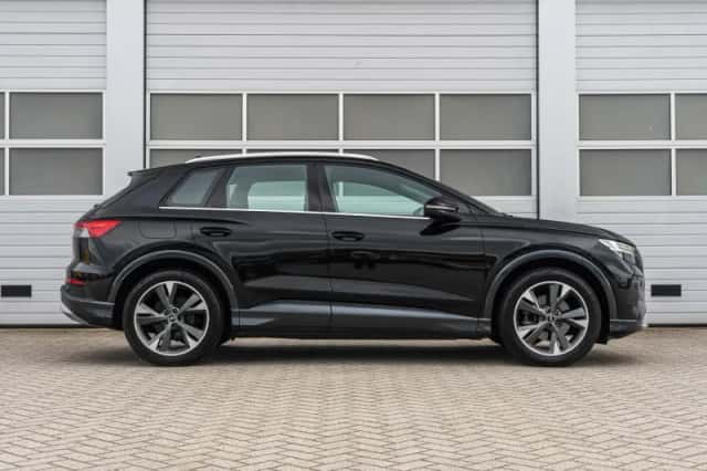 Audi Q4 e-tron (2021) thumbnail 3