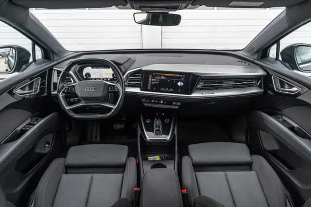 Audi Q4 e-tron (2021) thumbnail 4