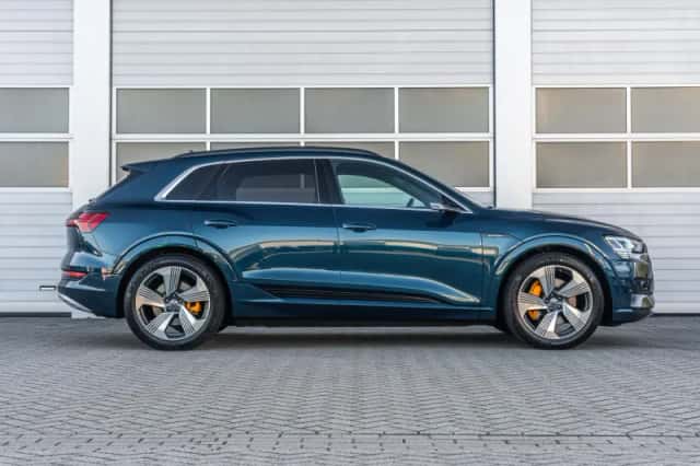 Audi e-tron (2018) thumbnail 3
