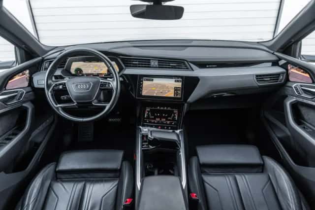 Audi e-tron (2018) thumbnail 5