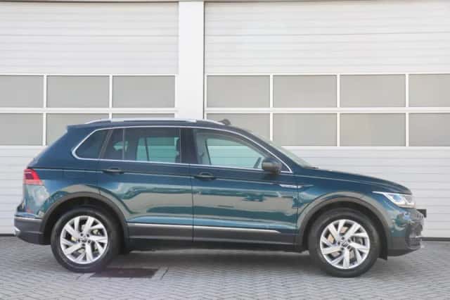 Volkswagen Tiguan (2023) thumbnail 3