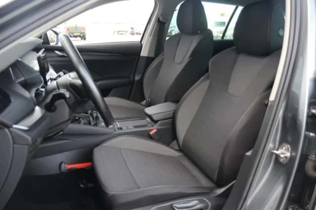 Škoda Octavia (2023) thumbnail 4