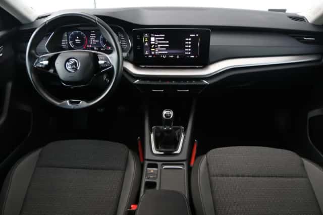 Škoda Octavia (2023) thumbnail 5