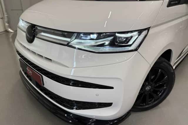 Volkswagen Multivan (2022) thumbnail 2