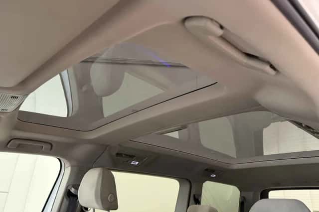 Volkswagen Multivan (2022) thumbnail 3