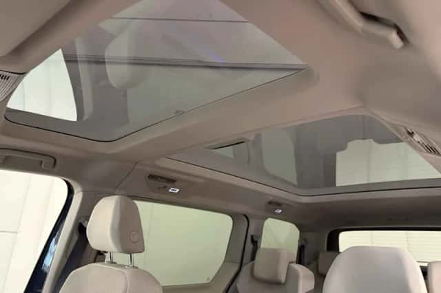 Volkswagen Multivan (2023) thumbnail 3