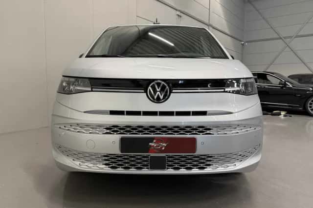 Volkswagen Multivan (2023) thumbnail 3