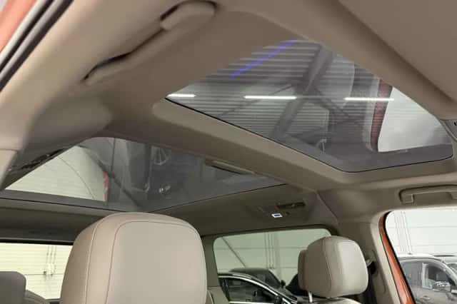 Volkswagen Multivan (2023) thumbnail 2