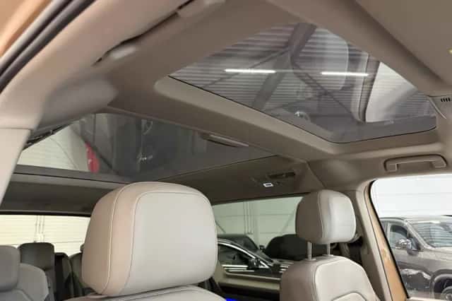 Volkswagen Multivan (2023) thumbnail 4