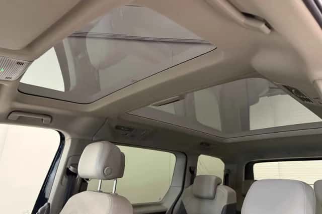 Volkswagen Multivan (2022) thumbnail 3