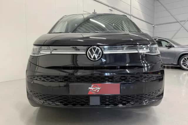 Volkswagen Multivan (2022) thumbnail 4