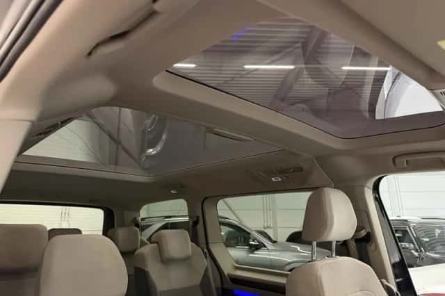 Volkswagen Multivan (2022) thumbnail 3