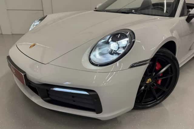 Porsche 911 (2021) thumbnail 2