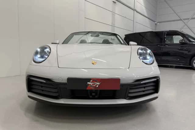 Porsche 911 (2021) thumbnail 3