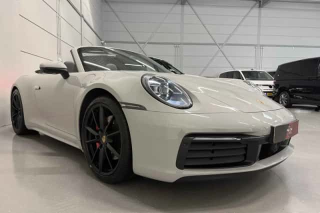 Porsche 911 (2021) thumbnail 4