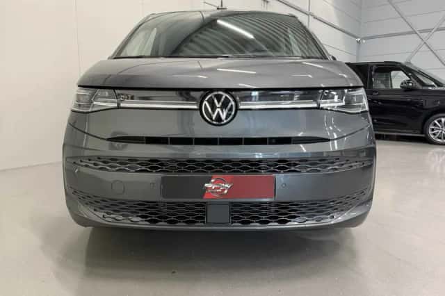 Volkswagen Multivan (2023) thumbnail 3