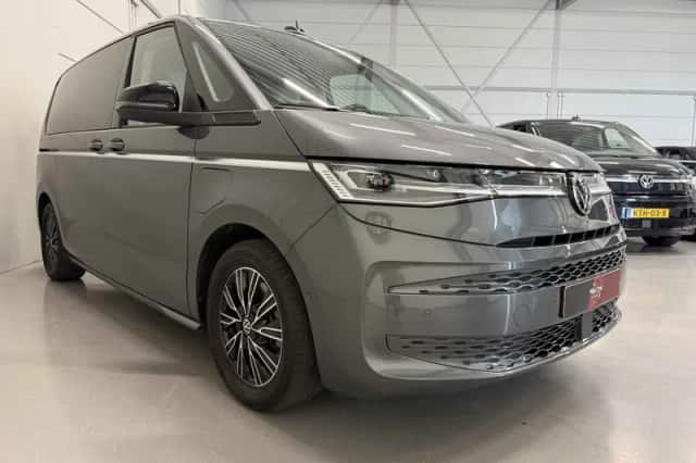 Volkswagen Multivan (2023) thumbnail 4