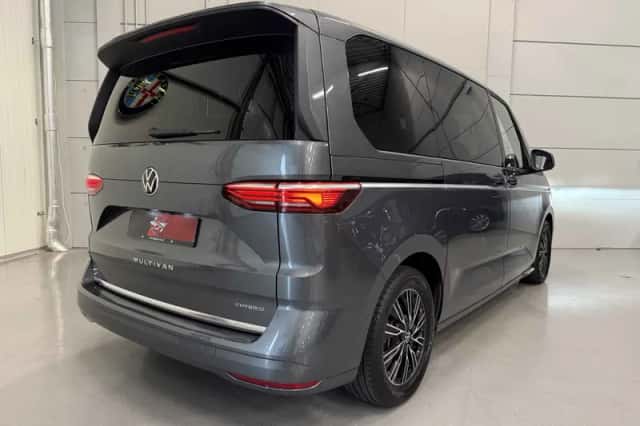 Volkswagen Multivan (2023) thumbnail 6