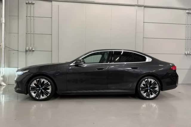 BMW 5-Serie (2024) thumbnail 6