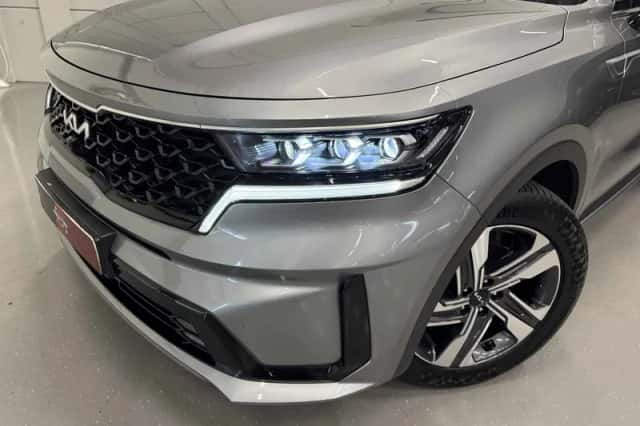 Kia Sorento (2023) thumbnail 2