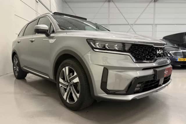 Kia Sorento (2023) thumbnail 5