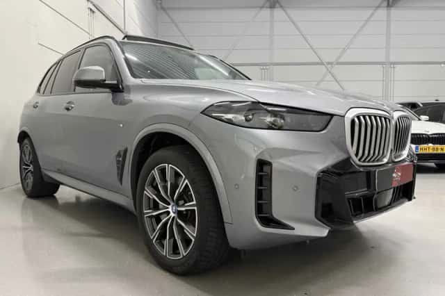 BMW X5 (2023) thumbnail 6