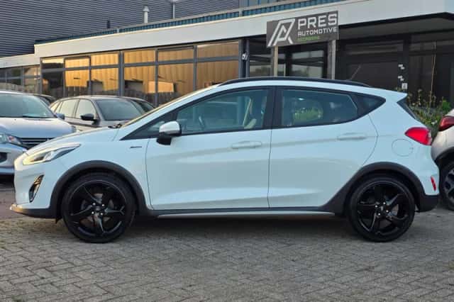 Ford Fiesta (2019) thumbnail 2