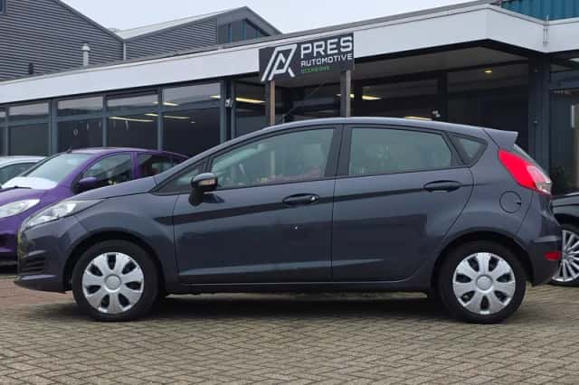 Ford Fiesta (2014) thumbnail 2