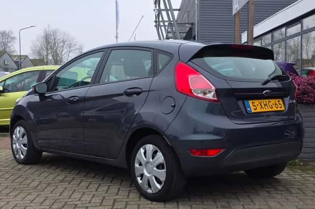 Ford Fiesta (2014) thumbnail 3