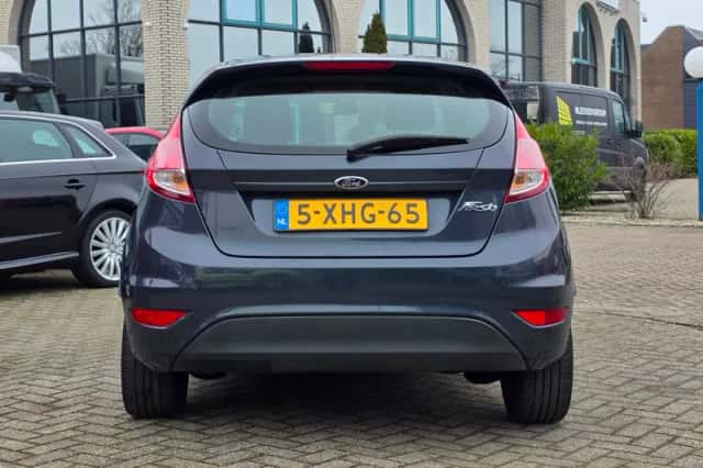 Ford Fiesta (2014) thumbnail 4