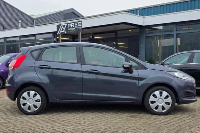 Ford Fiesta (2014) thumbnail 6