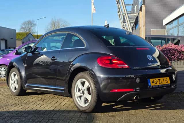 Volkswagen Beetle (2012) thumbnail 3