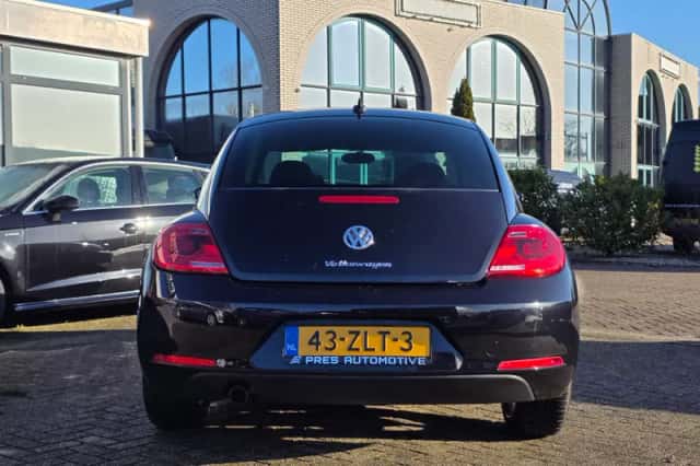 Volkswagen Beetle (2012) thumbnail 4