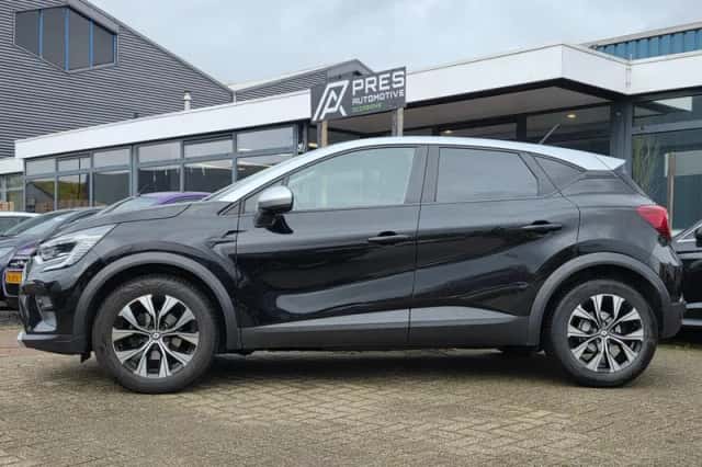 Renault Captur (2023) thumbnail 2