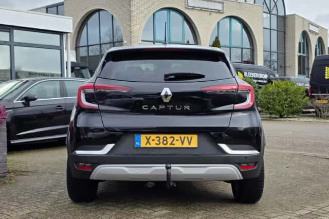 Renault Captur (2023) thumbnail 4