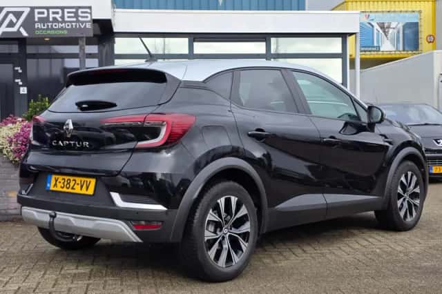 Renault Captur (2023) thumbnail 5