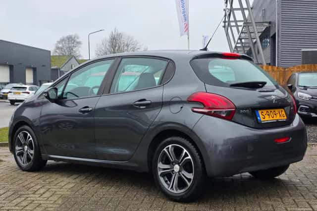 Peugeot 208 (2017) thumbnail 3