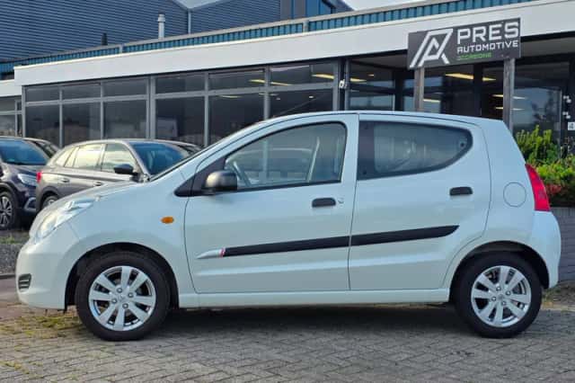 Suzuki Alto (2015) thumbnail 2