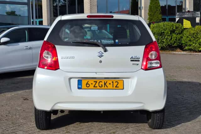 Suzuki Alto (2015) thumbnail 4