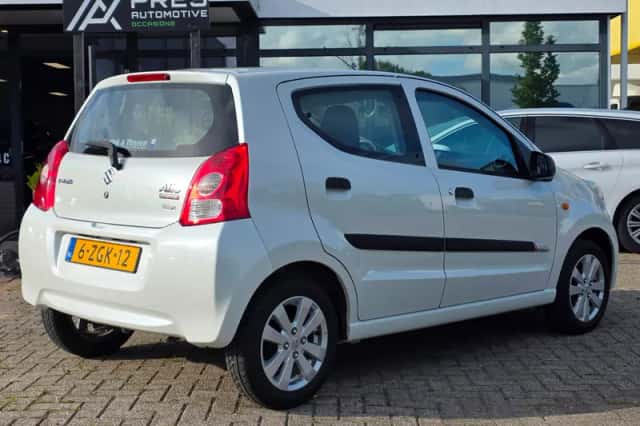Suzuki Alto (2015) thumbnail 5