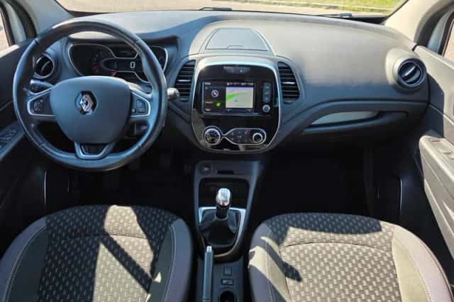 Renault Captur (2018) thumbnail 3