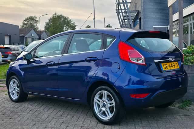 Ford Fiesta (2015) thumbnail 3