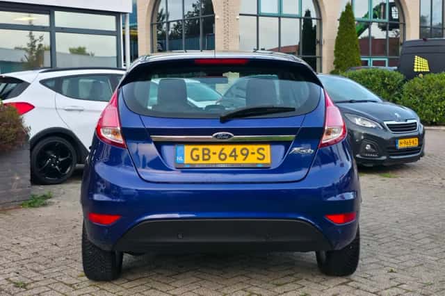 Ford Fiesta (2015) thumbnail 4