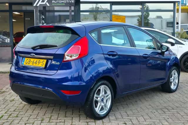 Ford Fiesta (2015) thumbnail 5