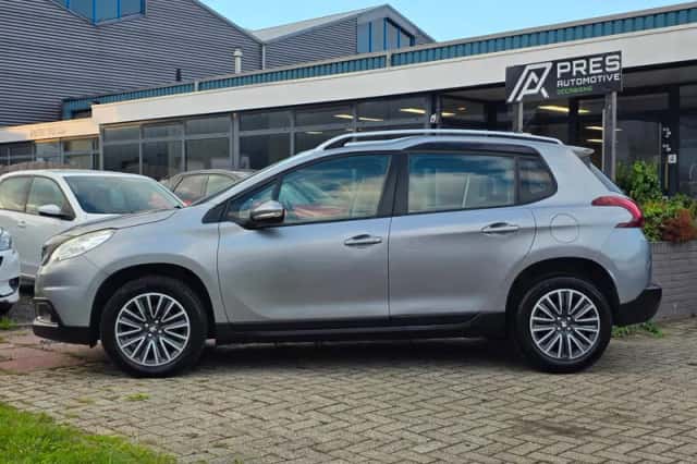 Peugeot 2008 (2017) thumbnail 2