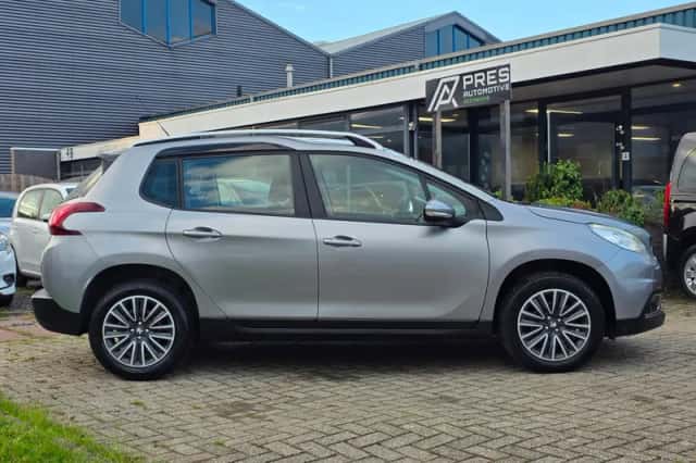 Peugeot 2008 (2017) thumbnail 6