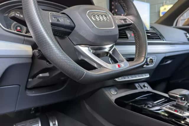 Audi Q5 (2022) thumbnail 3